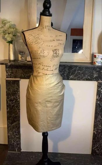 Jupe pour femme NEUVE avec étiquette taille 36 couleur doré