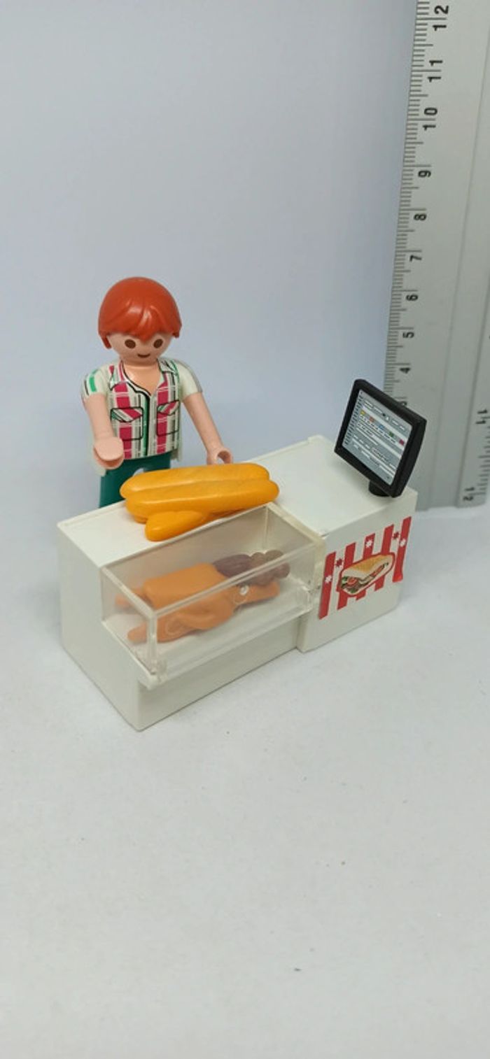 Homme vendeur avec comptoir et aliments playmobil