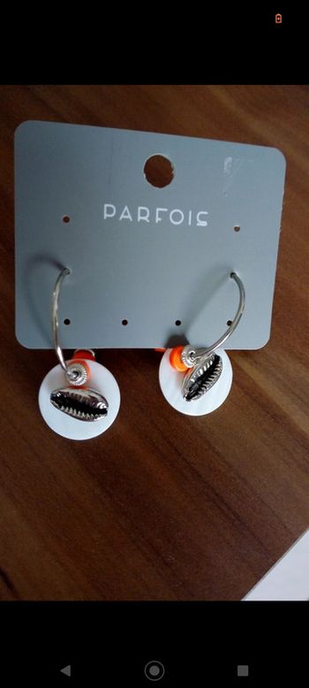 Jolies petites créoles coquillage neuves