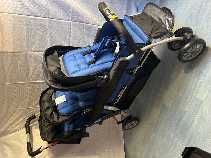 Poussette 3 places neuve