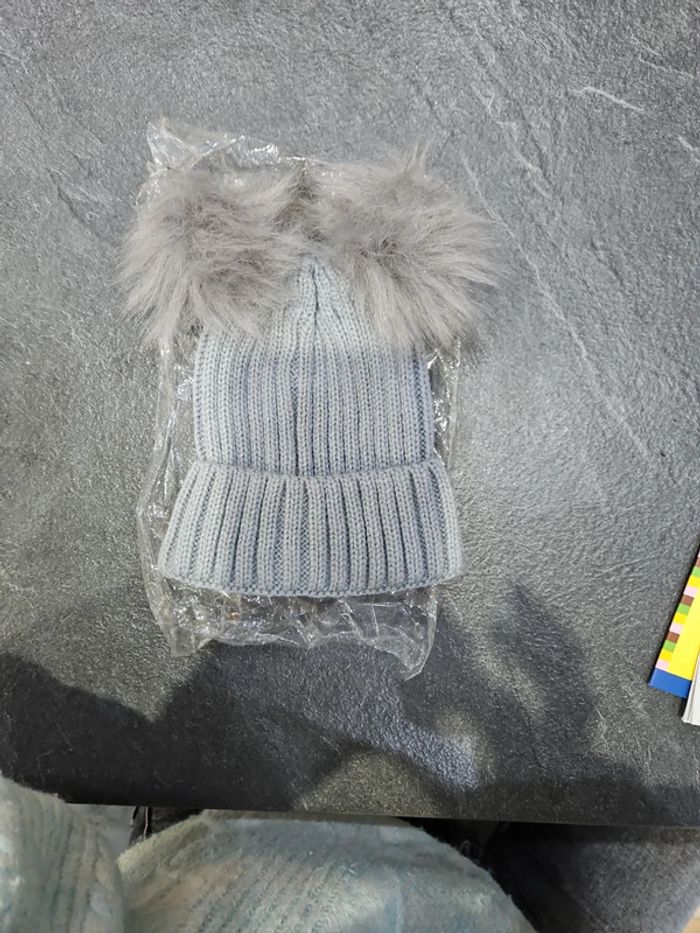 Bonnet gris pompons enfant de 6 à 12 mois Neuf