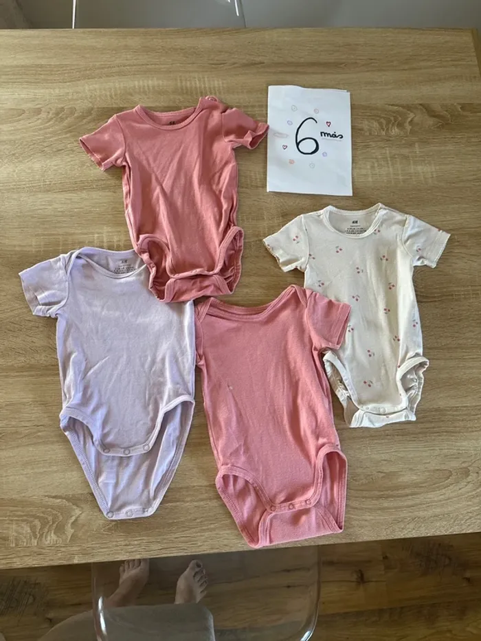 Lot 4 bodies manches courtes bébé fille
