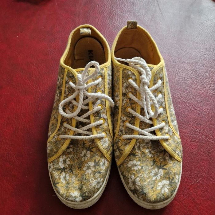 T41 basket toile jaune fleuri