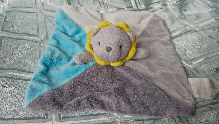 Doudou plat lion gris bleu Obaibi