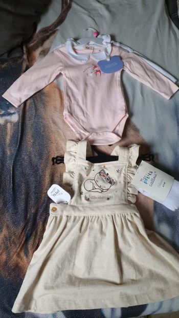 Bodie 6/9mois et robes avec collant neuf avec étiquettes