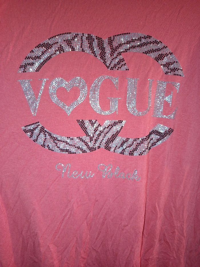 T'shirt avec strass taille M/L - photo numéro 2