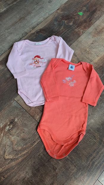 Lot de 2 body petit bateau et sans marque 3 mois en très bon état 👌