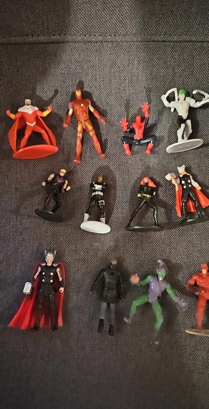 Lot de 18 figurines marvel