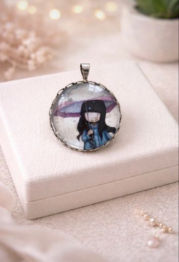 Médaillon la petite fille au parapluie