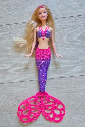 Poupée barbie sirène en très bon état