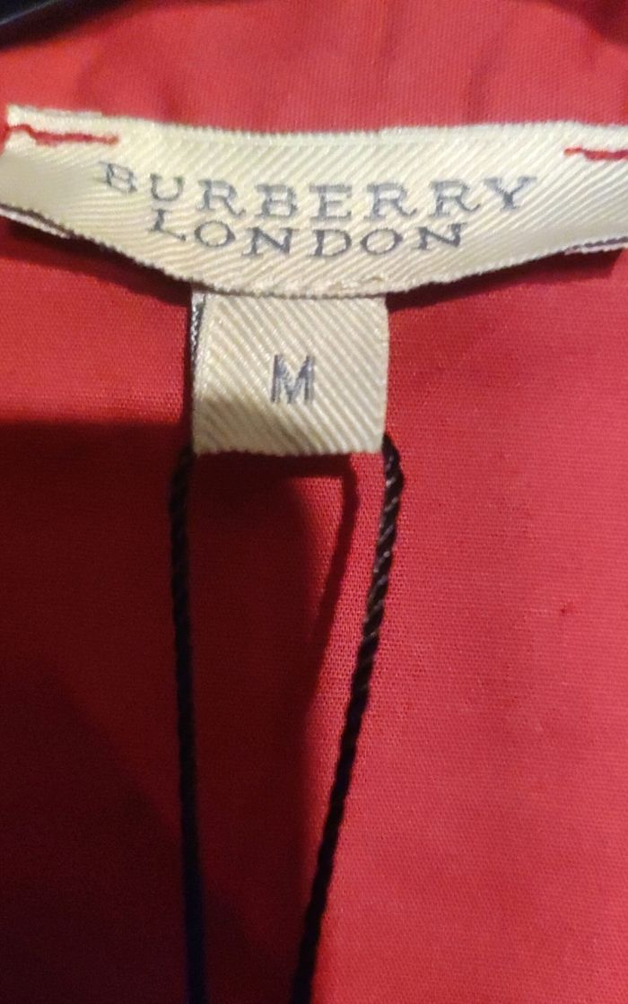 Chemisier Burberry haut de gamme avec étiquette Burberry London. Taille M - photo numéro 2