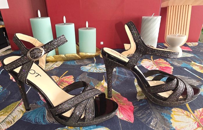 Talons ouvert a pailletes 38 - photo numéro 5