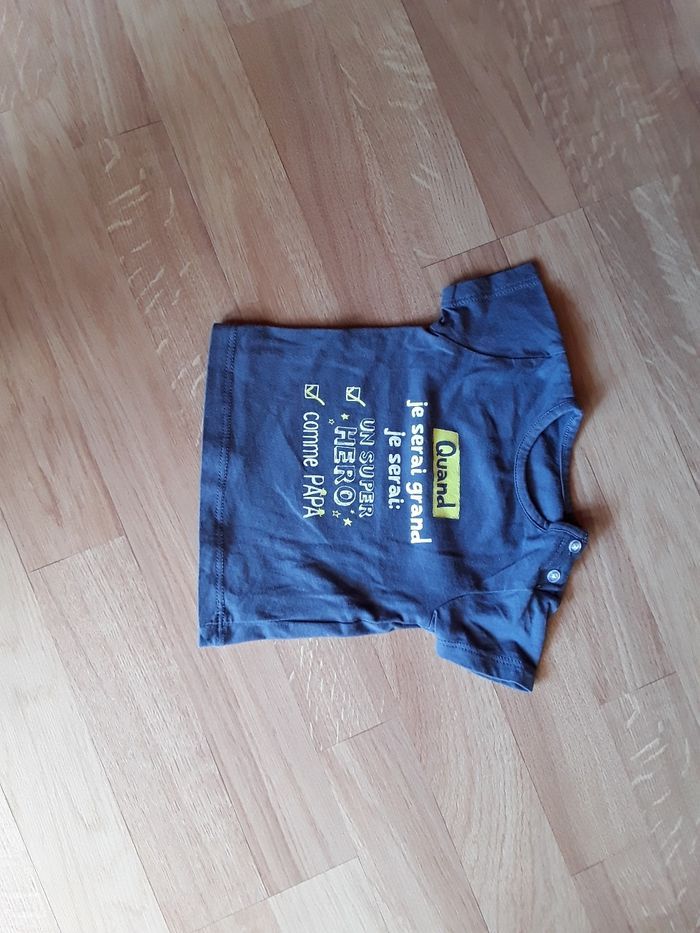 Tee shirt manche courte ( kiabi ) 1 mois