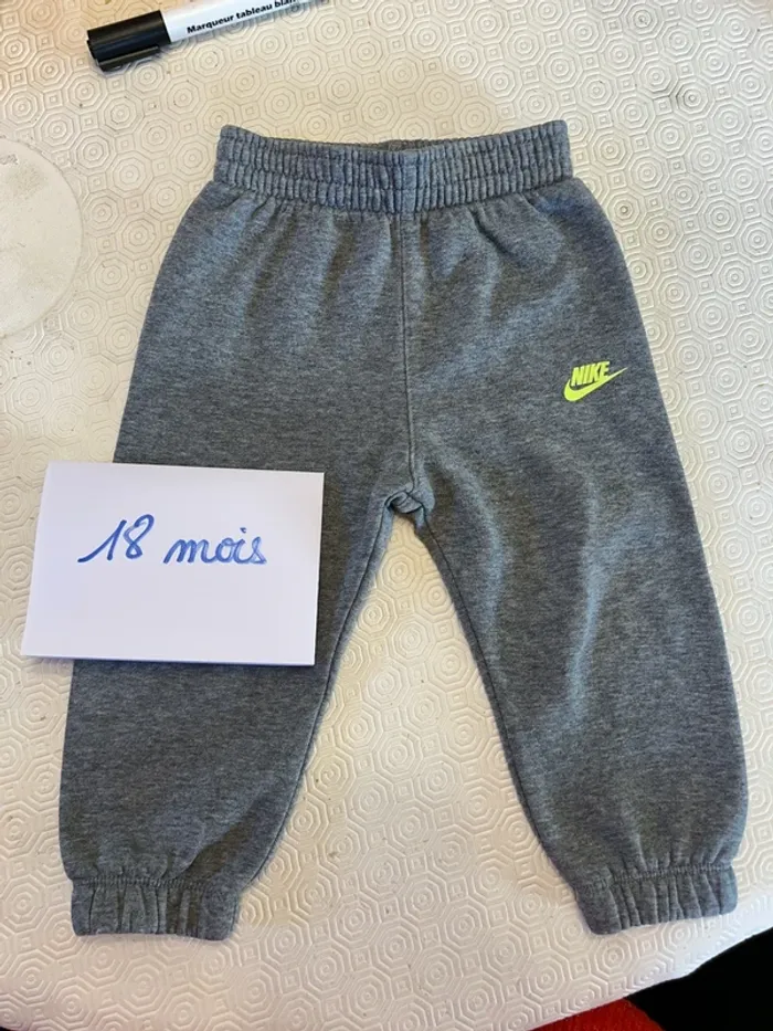 Bas de jogging Nike gris - 18 mois