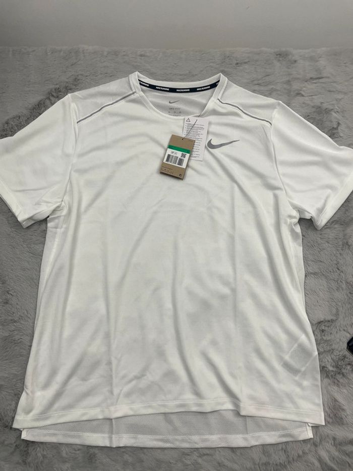 T-shirt Nike running blanc 🤍 Taille XL - photo numéro 2