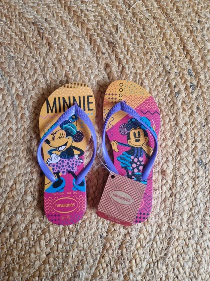 Neuf jolie paire de tong motif minnie havaianas pointure 31