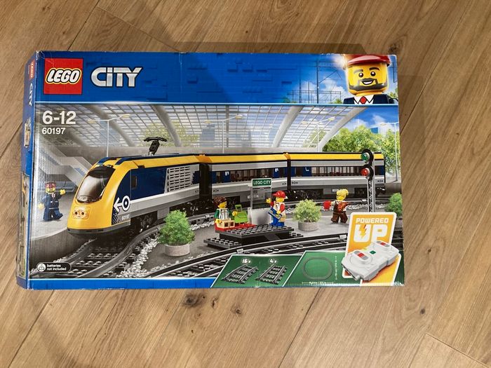 Lego 60197 le train passagers télécommandé - photo numéro 7