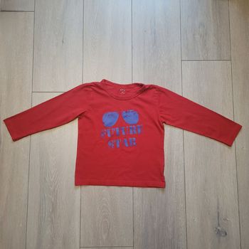 Maillot manche longue rouge. Garçon 5 ans. Marque Kiabi