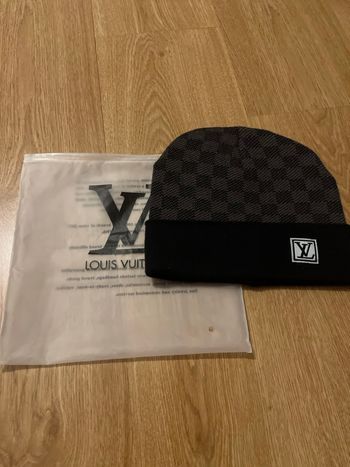 Bonnet Louis Vuitton neuf , négociable 