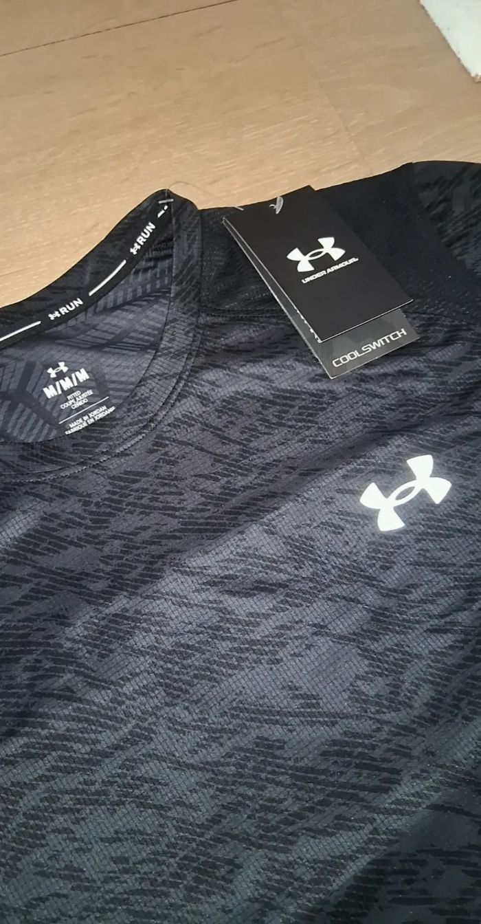 Haut under armour noir taille M - photo numéro 1