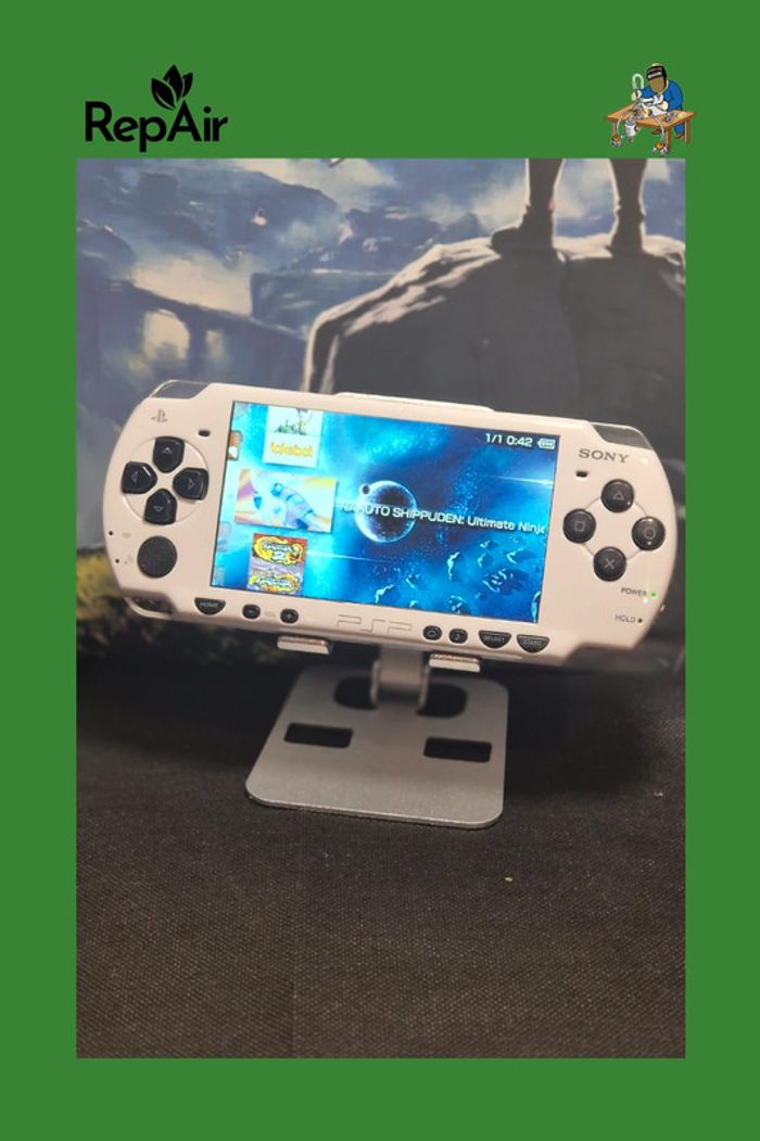 PSP 2000 - Black And White - Modifiée 128Go