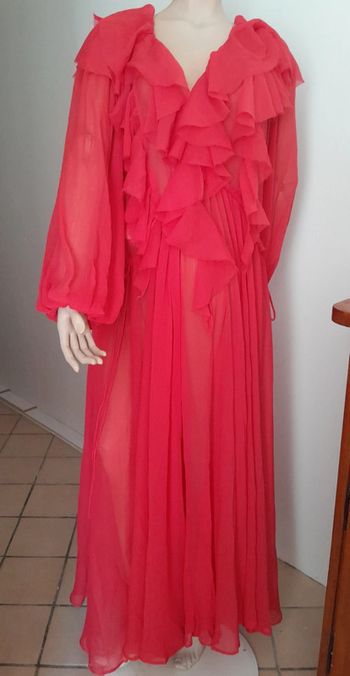 Asos Edition Robe longue volante en mousseline bords bruts avec cordons de serrage à la taille