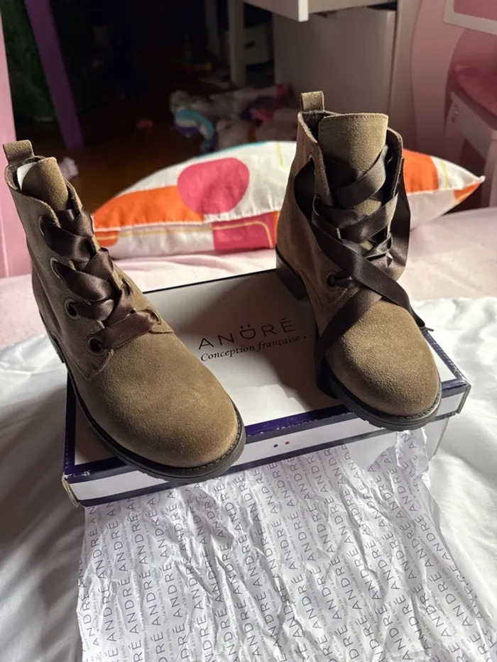 Magnifique paire de bottines André en cuir neuves avec étiquette pointure 34 - photo numéro 4