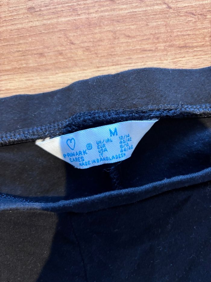 Mini short noir taille M Primark cares - photo numéro 2