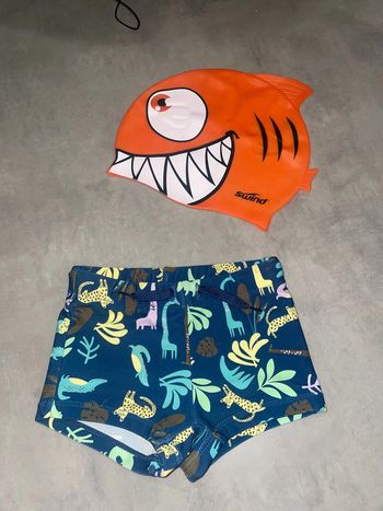 Short et bonnet de bain