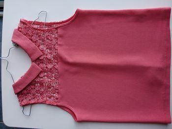 Top ajouré élégant neuf 