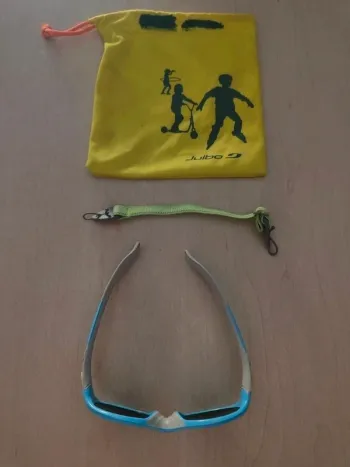 Lunettes de soleil bébé Jublo bleue et grise