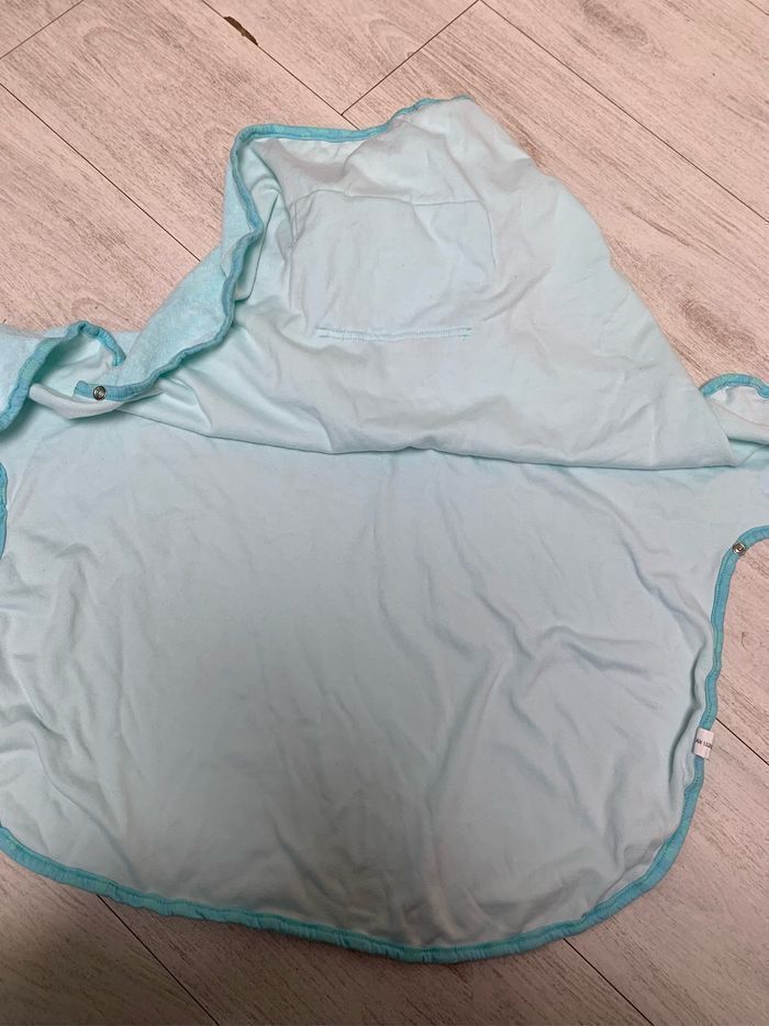 Cape de bain bleue 1 an - photo numéro 4