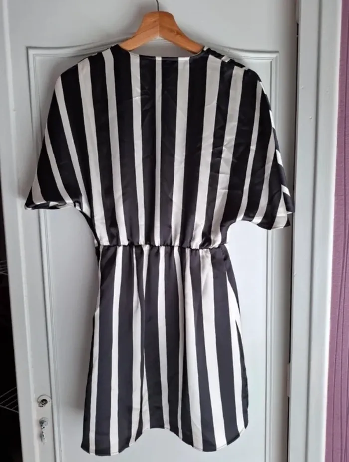 Robe courte à rayures - photo numéro 2