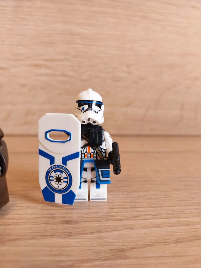 Figurines type lego Jedi Anakin Skywalker + 2 clones de la 501ème avec boucliers star wars - photo numéro 4