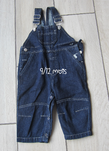 Salopette en jeans.