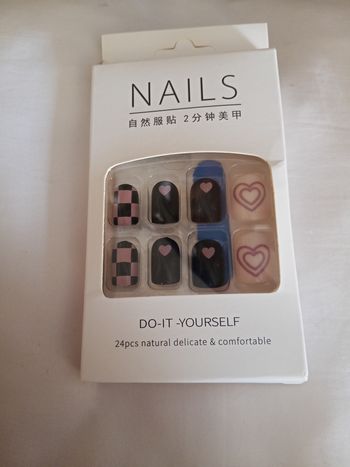 Ensemble manucure Faux ongles neuf