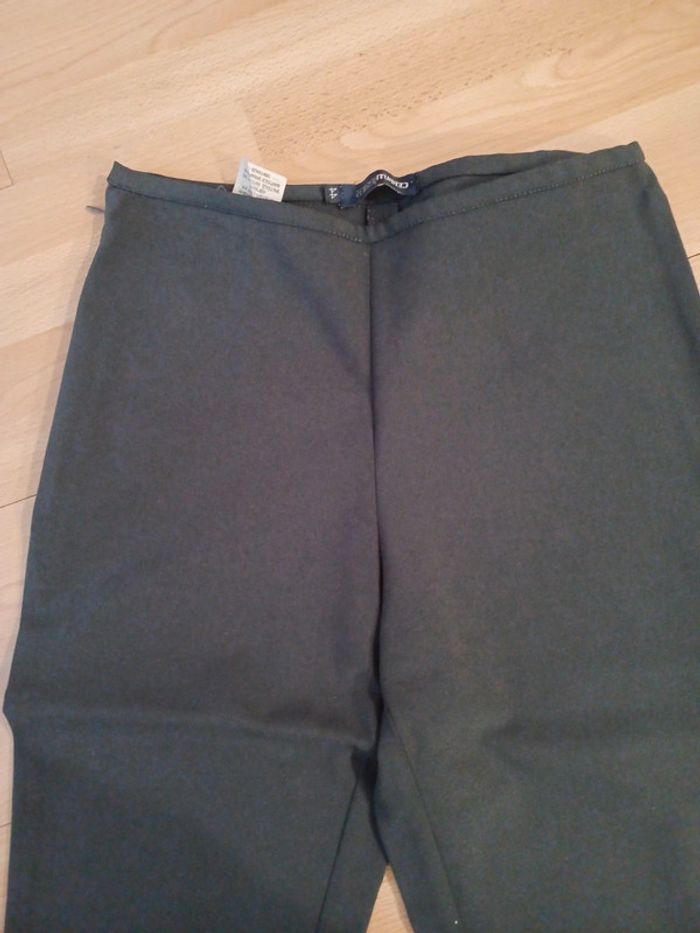Superbe pantalon Taille 38 neuf matières très agréable à porter Tirette du côté - photo numéro 3