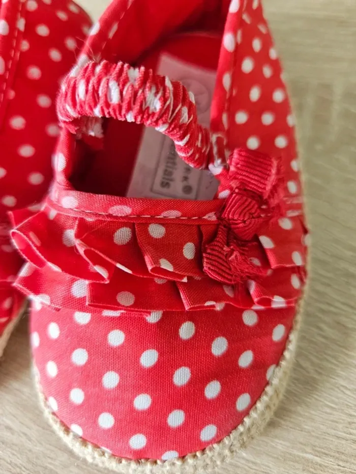Jolies chaussures 6/9 mois primark - photo numéro 2