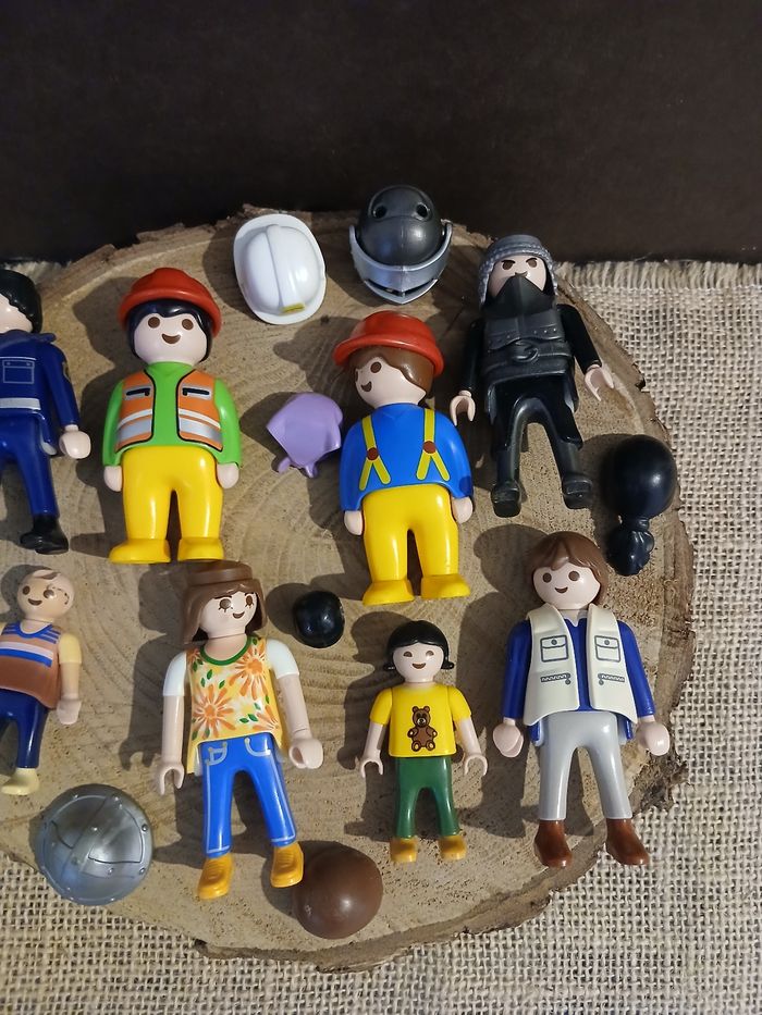 Lot de 15 playmobil et accessoires - photo numéro 3