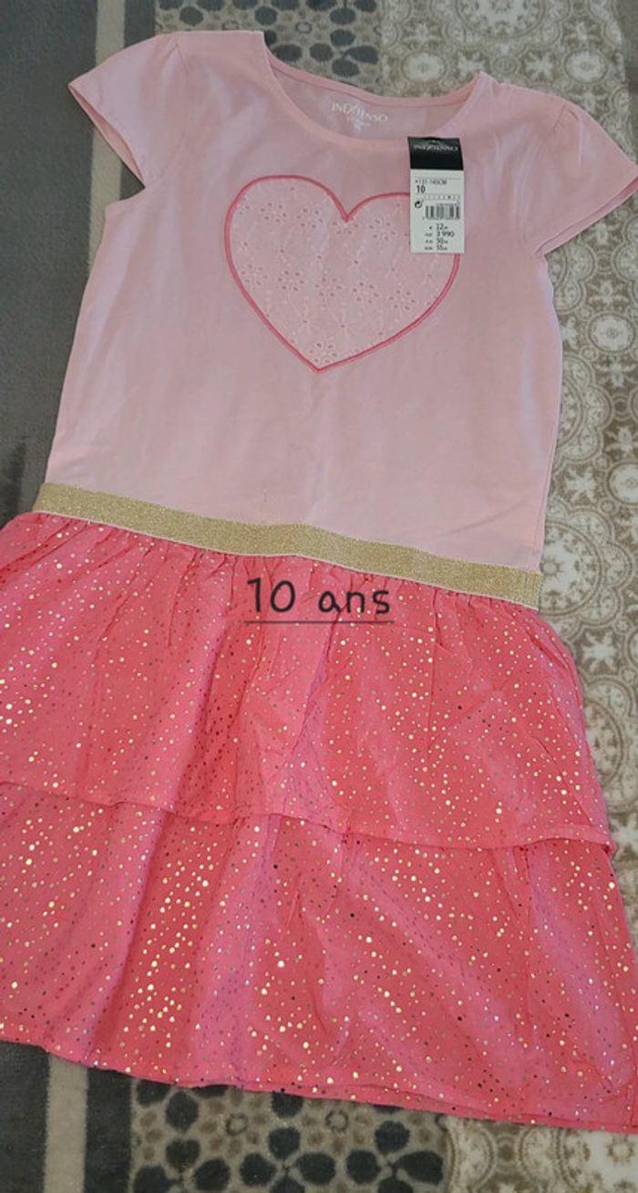 Robe neuve avec étiquette 10 ans