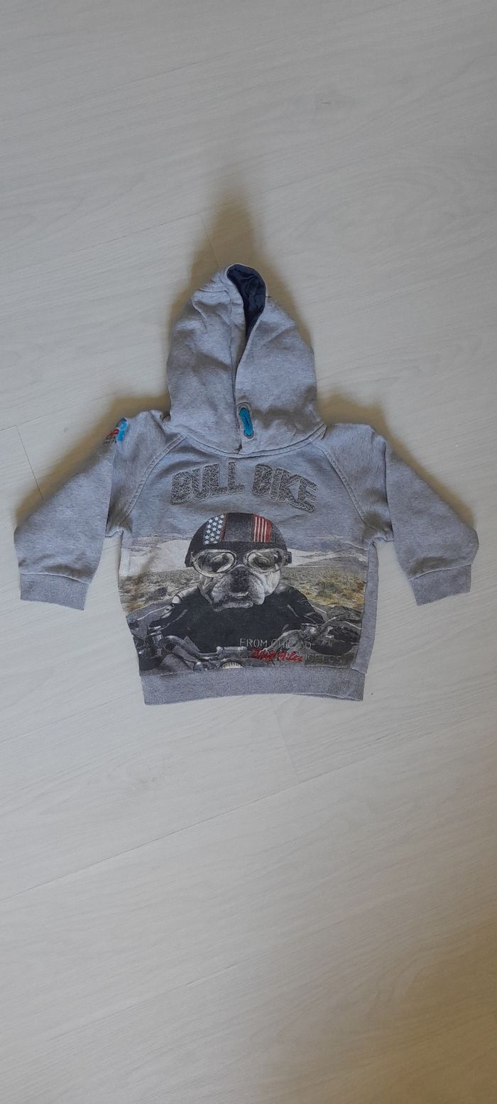 Sweat à capuche T 4 ans