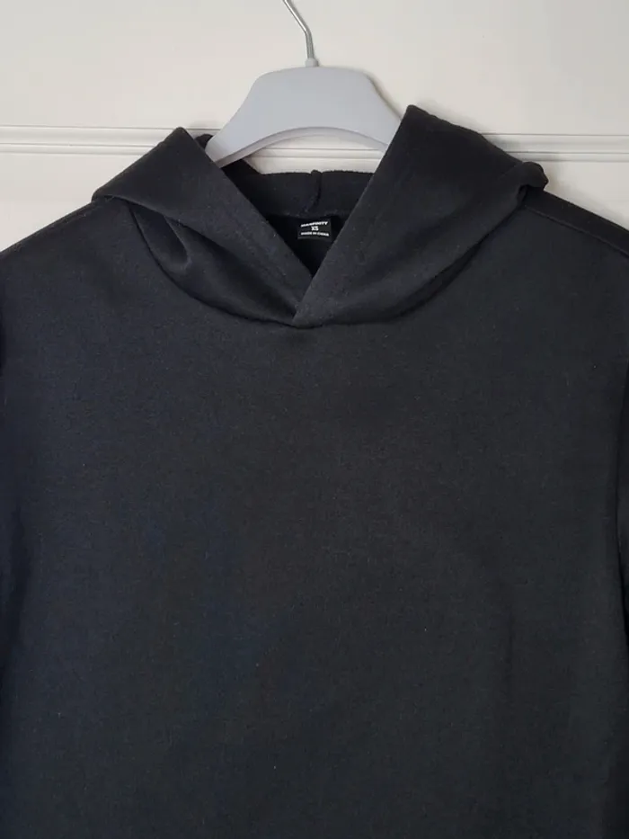 Sweat à capuche noir imprimé dans le dos - photo numéro 4