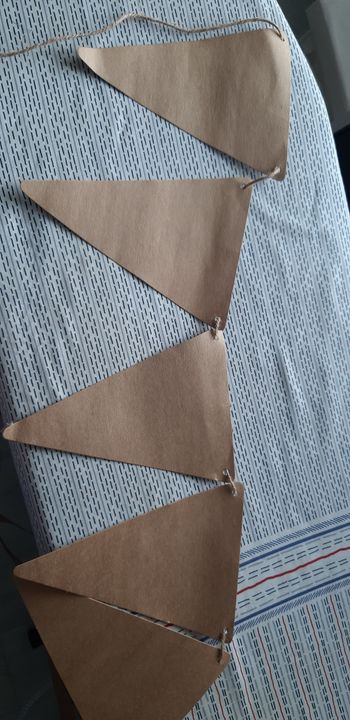 Guirlandes en papier rigide