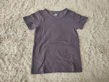 Tee-shirt courtes manches ou maillot de corps taille 4-5 ans