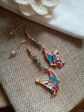 Boucles d'oreilles papillons et pierres d'apatite
