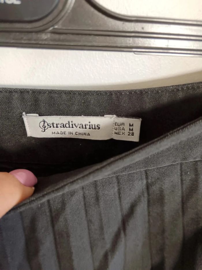 C25 jupe noir Stradivarius M - photo numéro 3