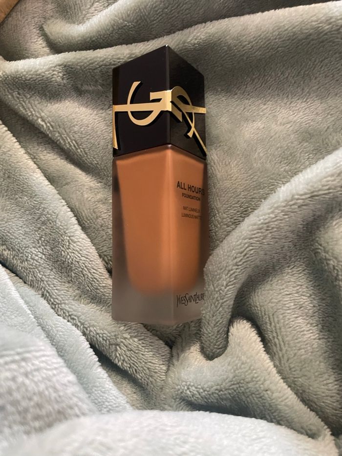 Fond de teint Yves Saint Laurent All Hours Foundation DN3 - photo numéro 3