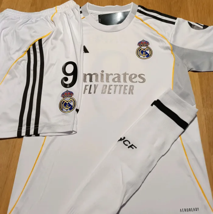 MAILLOT FOOTBALL ENFANT RÉAL MADRID taille 14 ans blanc Home (-2026-) série - photo numéro 3