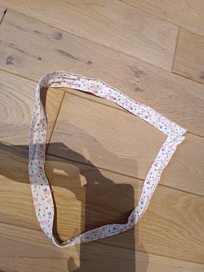 Jean avec ceinture fleurie à nouer pour bébé fille - photo numéro 7