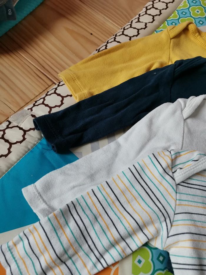 Lot 14 bodies 6 mois - photo numéro 9